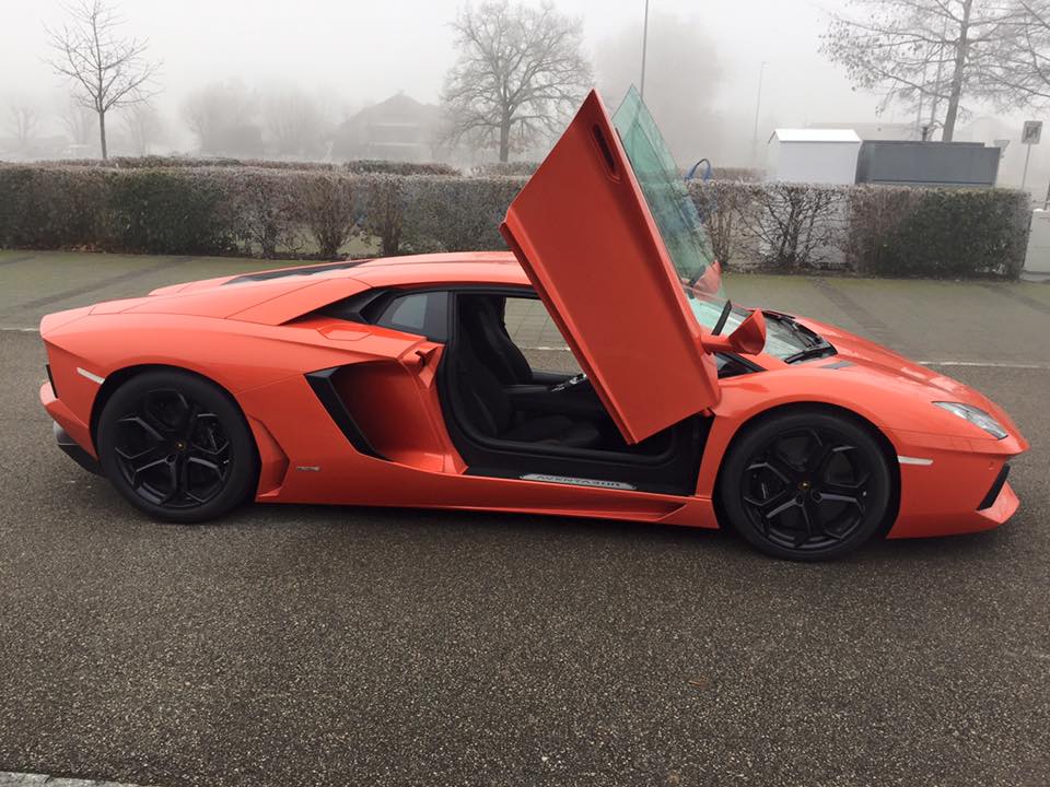 lamborghini aventador orange interieur noir geneve